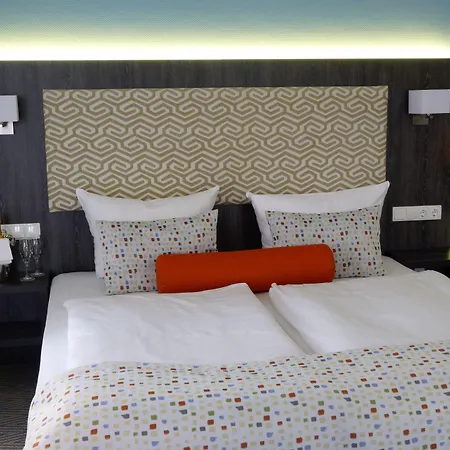 Trans World Auefeld فندق