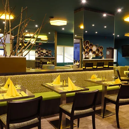 Trans World Auefeld فندق